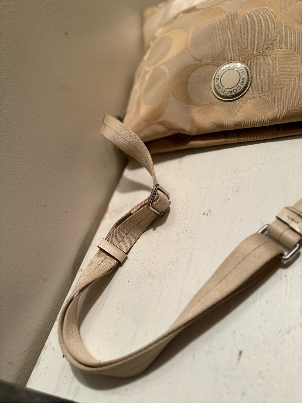 COACH KHAKI WHITE SIGNATURE EUC - Picture 5 of 7